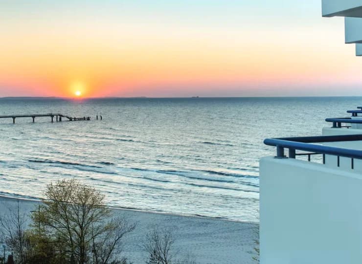 Poza sezonem nadbałtyckie plaże zachęcają do spacerów wzmacniających zdrowie