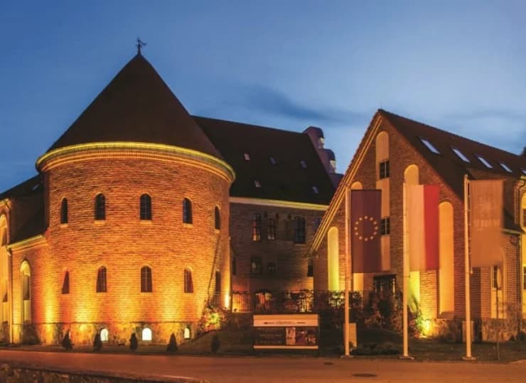 Hotel St. Bruno mieści się w odrestaurowanym krzyżackim zamku