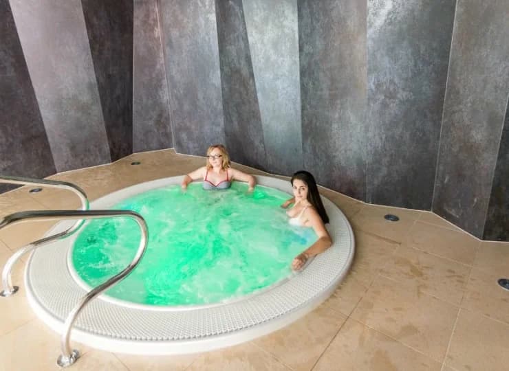 W parku wodnym jest dostępne również jacuzzi i strefa saun