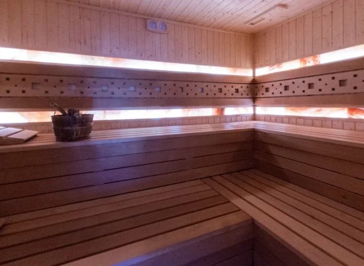 Kompleks saun czynny jest od 15 do 22, na życzenie - wcześniejsze uruchomienie