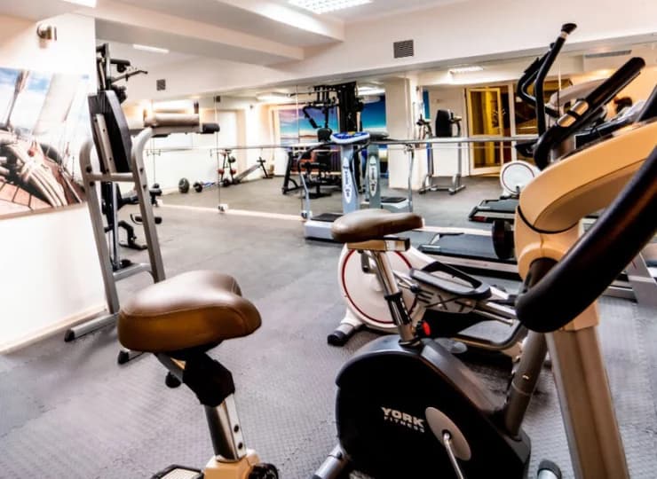 Dorośli mogą skorzystać z salki fitness