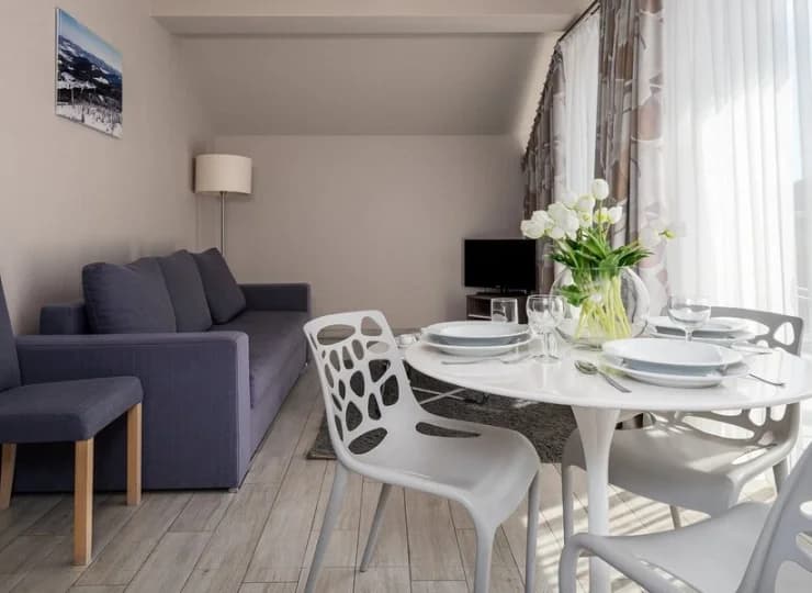 Salon w Apartamencie Premium budynek boczny 4-os.
