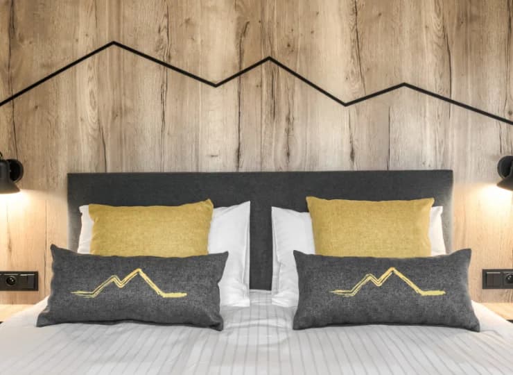 Obiekt przygotował dla gości komfortowe pokoje i apartamenty