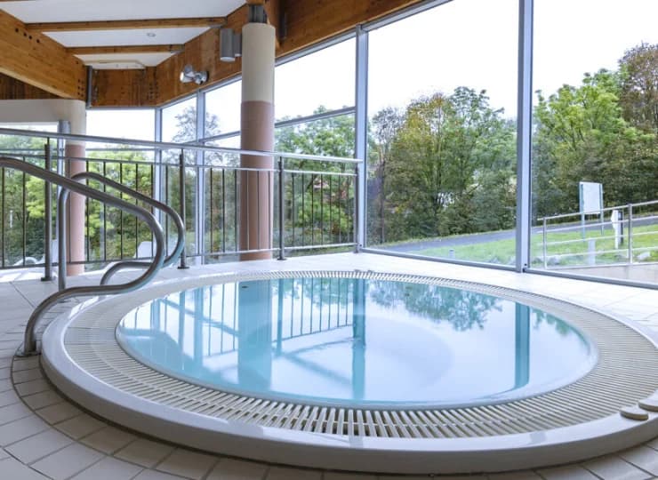 Nowoczesny aquapark posiada spokojną strefę relaksu z jacuzzi i saunami
