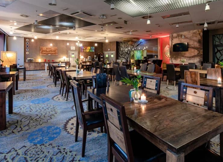 W hotelu mieści się ceniona w Wieliczce Restauracja Pod Kominem