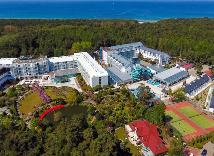 Sandra SPA to pełen atrakcji kompleks otoczony nadmorskim lasem