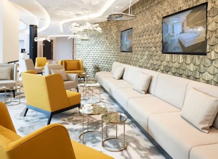 Wnętrza hotelu są nowoczesne i wygodne