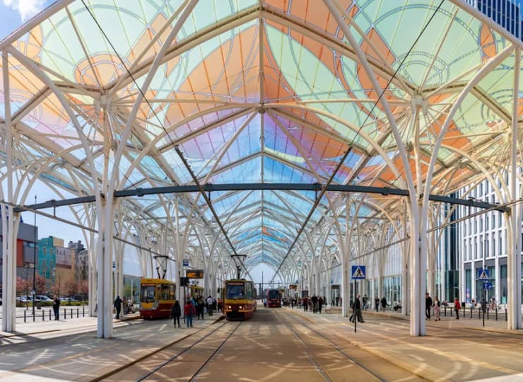 Można tutaj cieszyć oczy nowoczesną i zrewitalizowaną architekturą miasta
