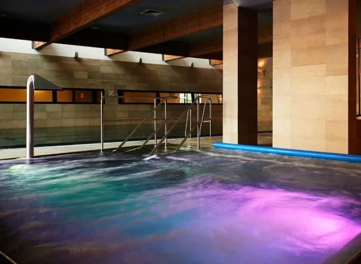 W strefie tej jest m.in. jacuzzi, basen sportowy i rekreacyjny
