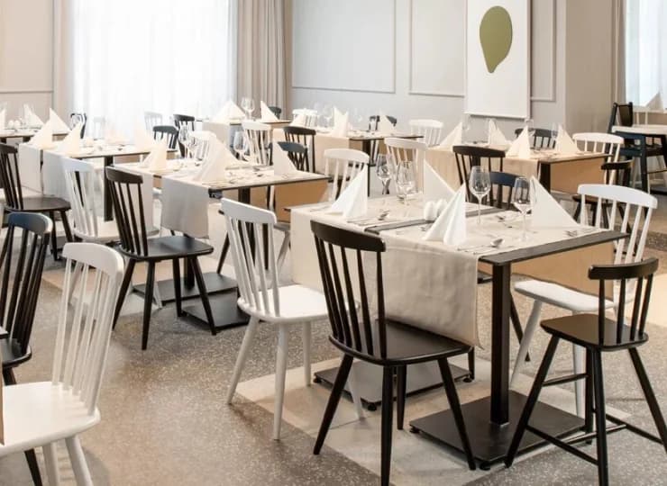 Hotelowa restauracja zaprasza na posiłki w formule all inclusive