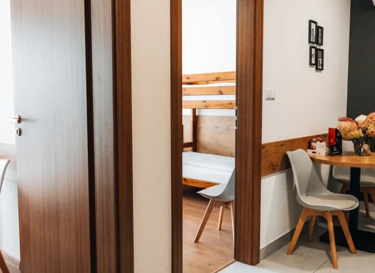 W Apartamencie Superior 6-os. łóżko piętrowe jest w obu sypialniach