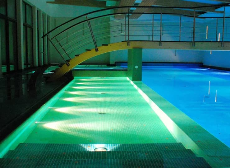 W strefie wellness mieści się kryty basen, jacuzzi, sauny, łaźnie