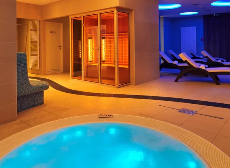 To hotel ze strefą wellness na zboczu Kubińskiej Holi