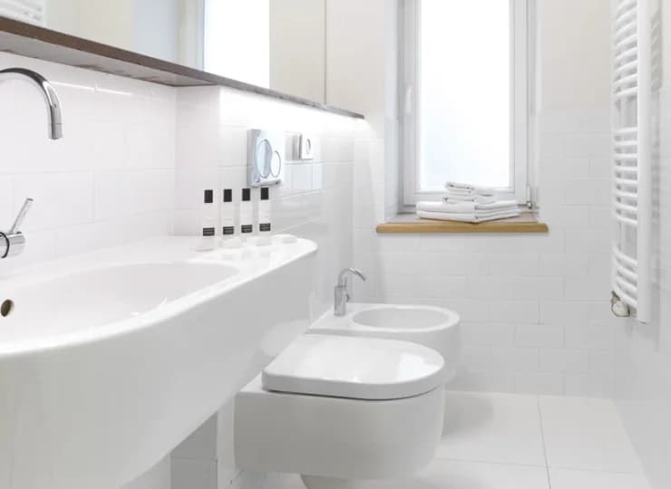 Każdy apartament posiada nowoczesną łazienkę z prysznicem lub wanną