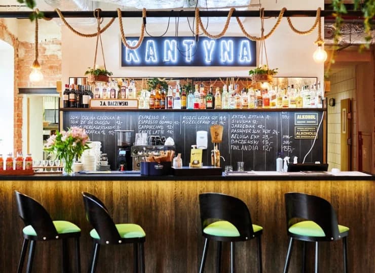 W obiekcie znajduje się Restauracja Kantyna