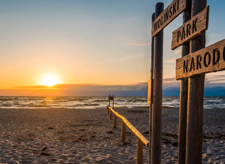 Dom Wczasowy Polonia znajduje się 50 m od plaży i 200 m od parku narodowego