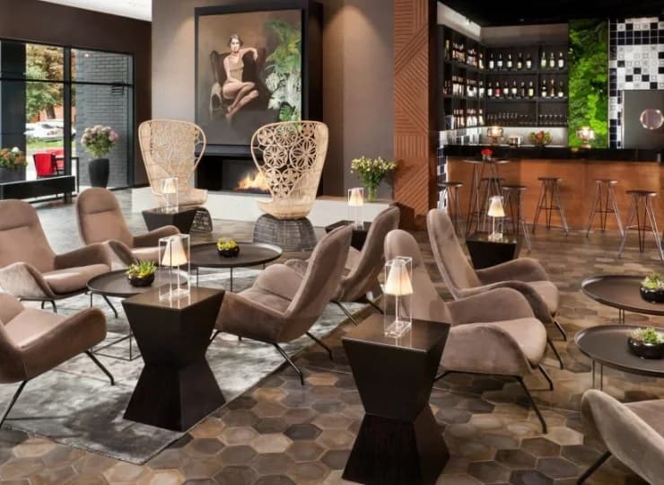 Na terenie całego Hotelu dostępne jest bardzo dobrej jakości łącze Wi-Fi