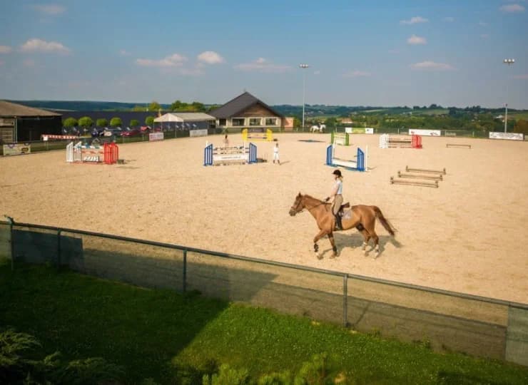 Atrakcje okolicy: Ośrodek Jeździecki Szary