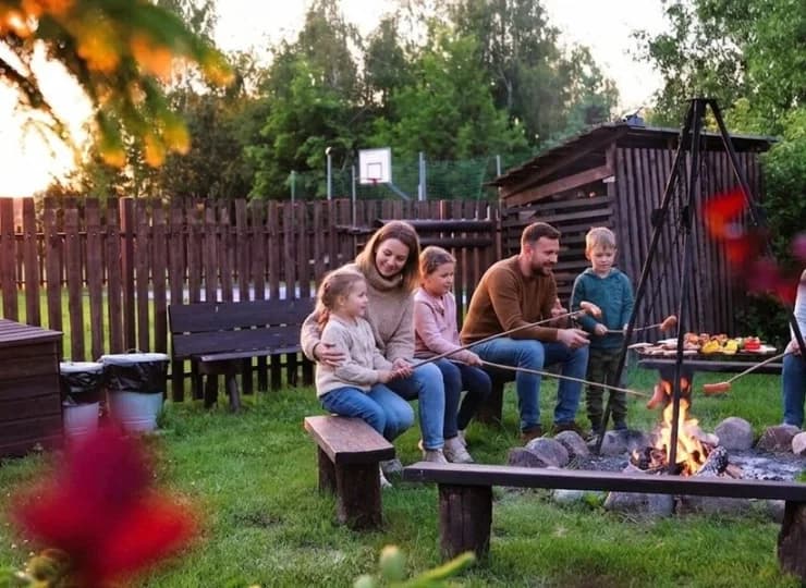 W ogrodzie jest także miejsce na ognisko - można urządzić wieczór z szantami
