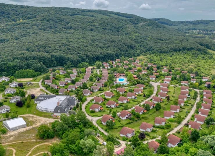 Villapark Vargesztes - hotel z basenami i zakwaterowaniem w domkach