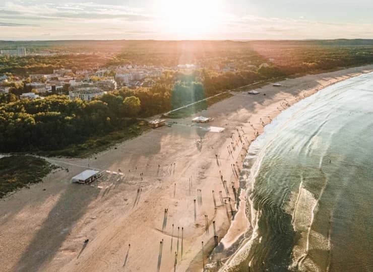 Plaża zlokalizowana jest 300 m od Villi Herkules