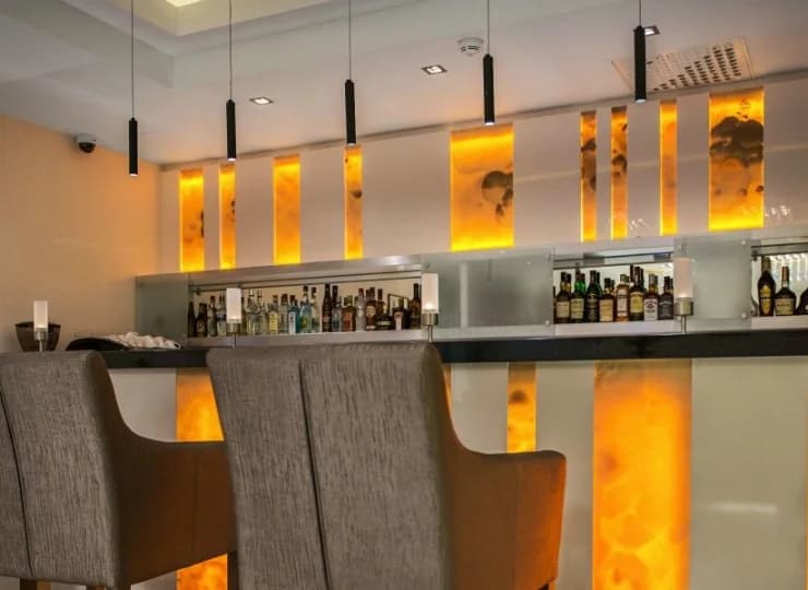 Ofertę kulinarną uzupełnia dobrze zaopatrzony bar