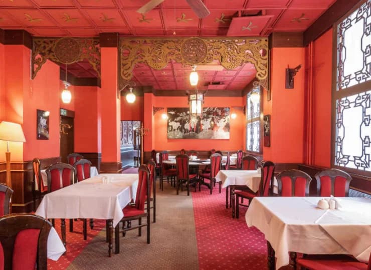 W hotelowej restauracji serwowane są pyszne, różnorodne śniadania