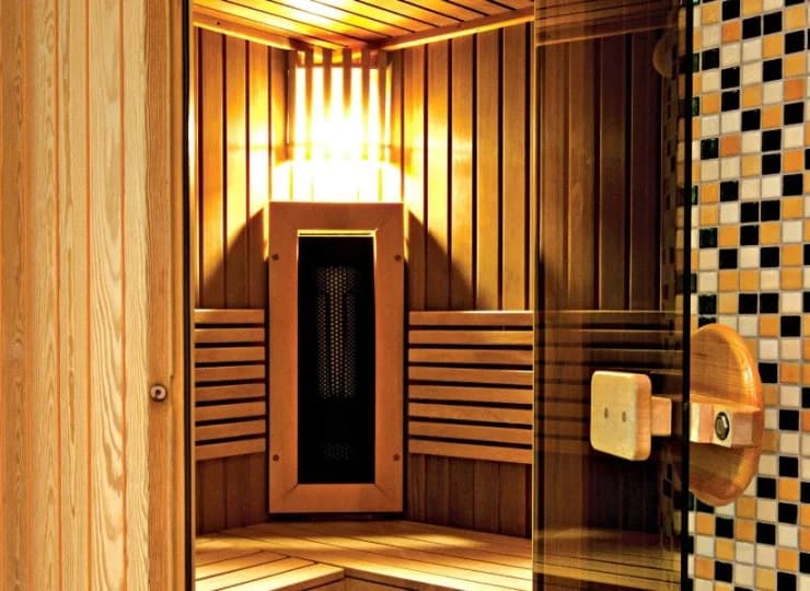 W strefie SPA goście mogą korzystać także z saun: fińskiej, parowej i IR