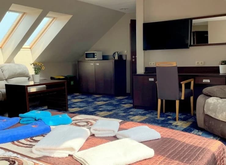 W każdym typie zakwaterowania jest mini aneks kuchenny z lodówką i mikrofalówką