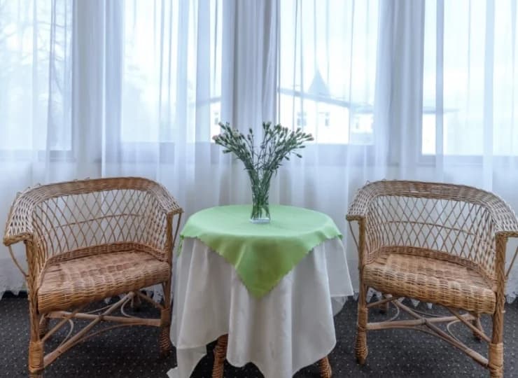 Niektóre posiadają werandę lub balkon