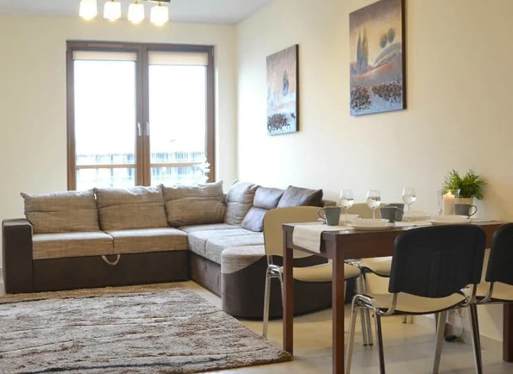 Do dyspozycji gości oddano przestronne eleganckie apartamenty