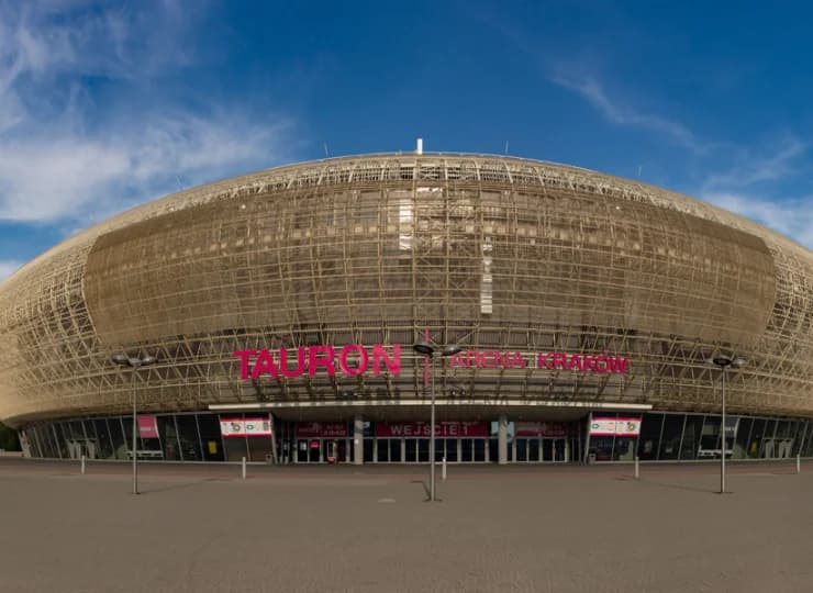 Mieści się nieopodal Tauron Areny