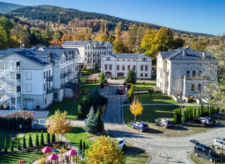 Resort Cottonina jest malowniczo położony w zacisznej części Świeradowa