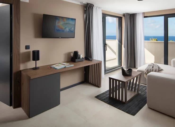 Duży taras okala cały apartament Luxury