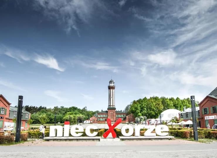 Niechorze jest jednym z chętniej odwiedzanych kurortów w województwie