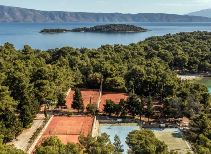 Resort jest malowniczo wkomponowany w śródziemnomorski las sosnowy