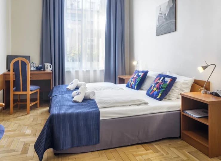 Dla gości przygotowano komfortowe i przestronne pokoje