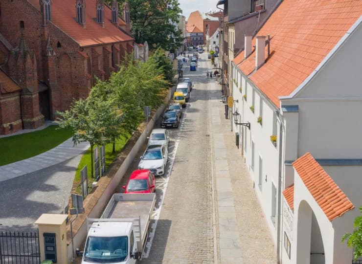 Hotel powstał w zabudowaniach dawnego przykościelnego szpitala