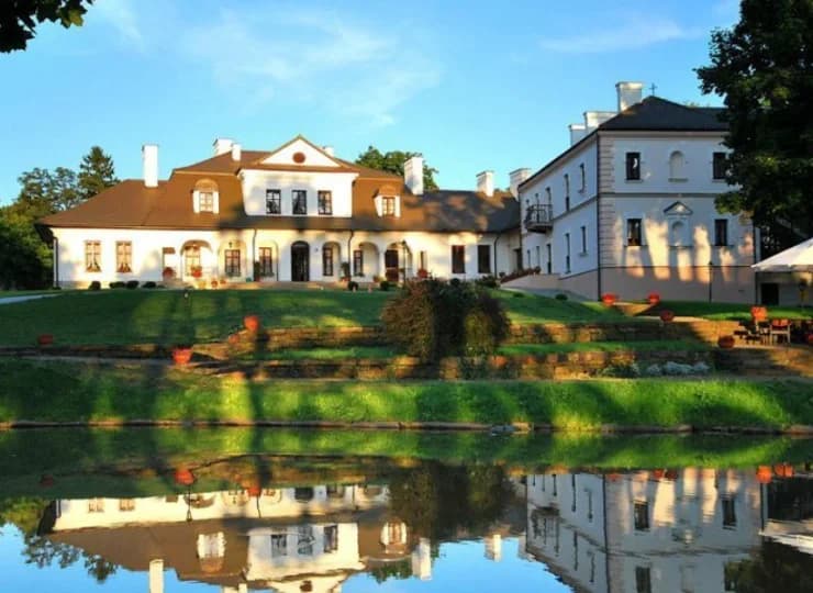 Dwór Kombornia to butikowy hotel SPA urządzony w ziemiańskiej siedzibie