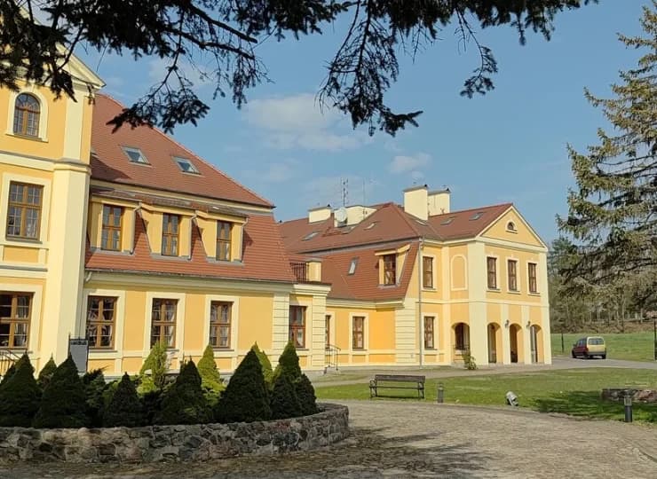 Odrestaurowany pałac w Rymaniu wzniesiono w XVII w.