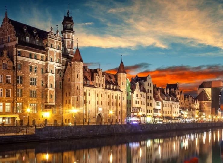 Lokalizacja w centrum Gdańska, nad Motławą to idealna baza wypadowa