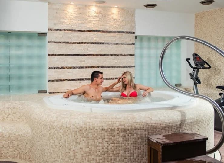 W hotelu urządzono kameralną strefę relaksu