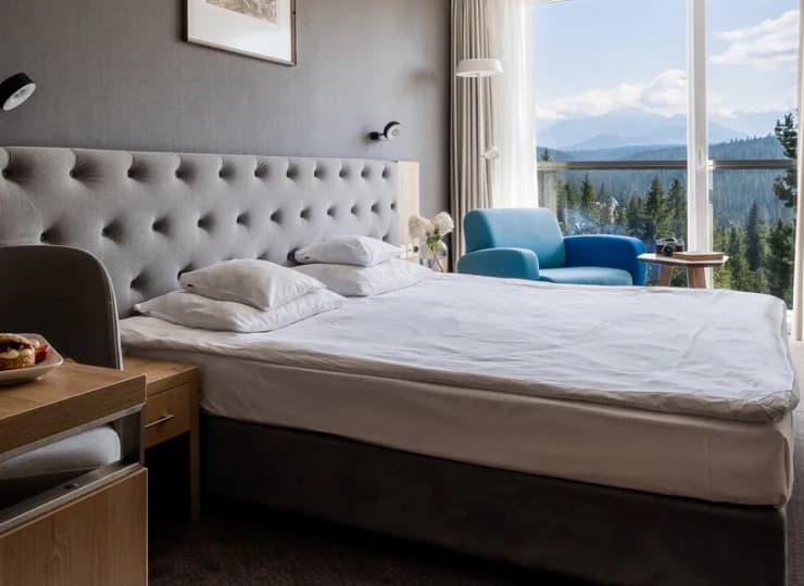 Hotel posiada komfortowe pokoje dla 2 i 3 osób
