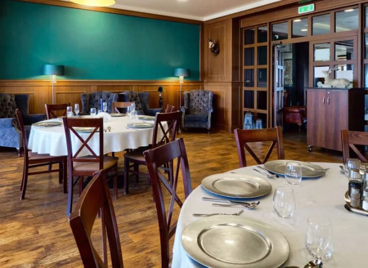 W hotelu mieści się elegancka restauracja