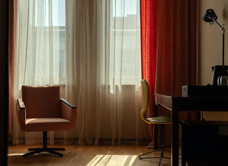 Każdy pokój ma wygodną przestrzeń do pracy
