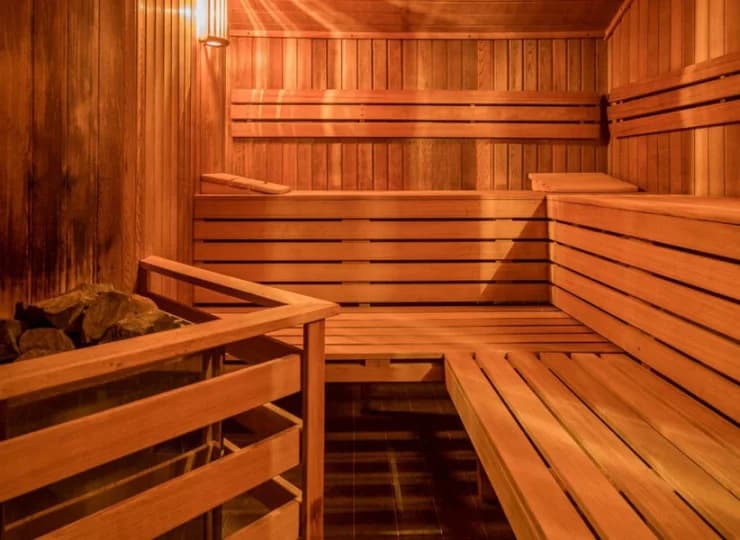 W strefie: sauna sucha, sanarium, laconium, łaźnia parowa, grota solna i inne