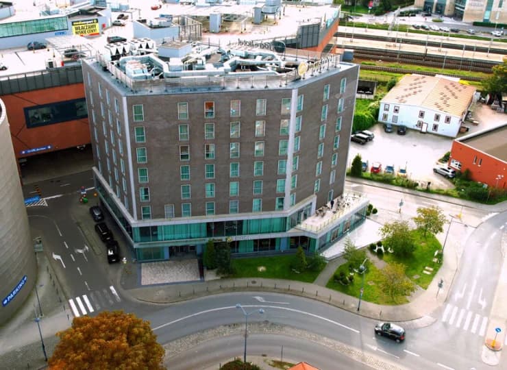 Hotel mieści się zaledwie kilka kroków od stacji Gdańsk Wrzeszcz