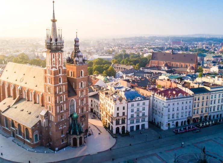 Kosmopolita znajduje się w odległości ok. 10 min. pieszo od Rynku Głównego