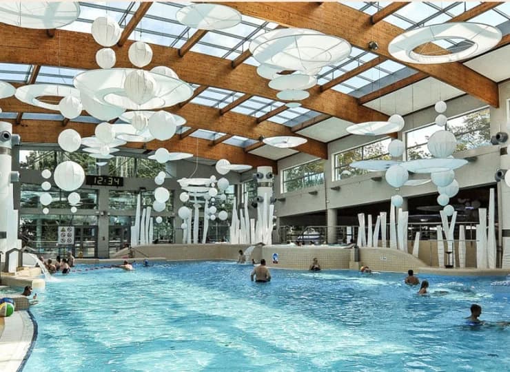 Aquapark znajduje się zaledwie 200 metrów od hotelu