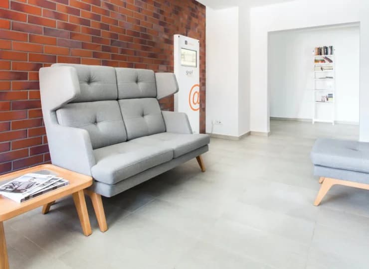 Lobby hotelu zostało przyjemnie i nowocześnie urządzone